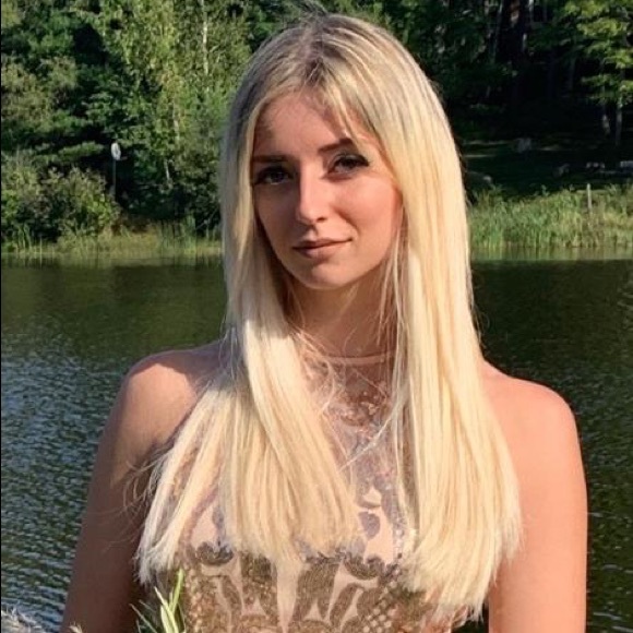 Meet your Posher, Sylvia - Picture 1 of 1